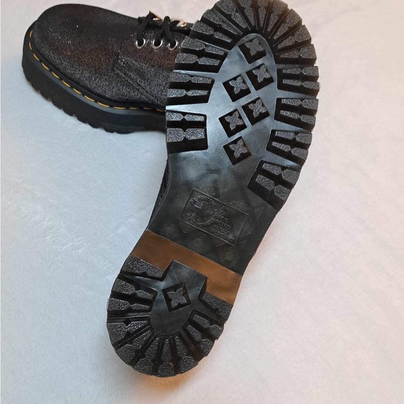 DR. MARTENS - 1461 FAUX FUR-LINED METALLIC LEATHER PLATFORM SHOES - Women's 9 - Picture 10 of 11